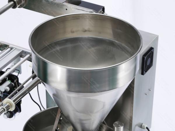 Triangle Bag Granule Pouch Packing Machine 40-90mm 22-220ml