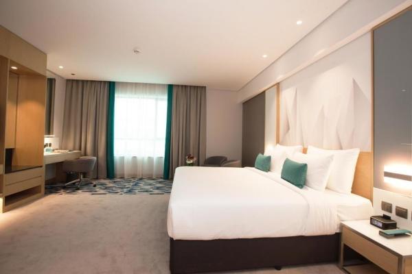 Svay Rieng hotel furniture factory make modern style wood furniture design for Bed and Wardrobe with tables
