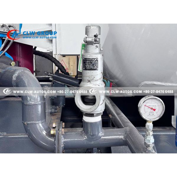 Dongfeng 6x4 Sand-Suction Truck with 12-15m³ Capacity, Cyclone Dust Collector & Two-Stage Overflow Protection