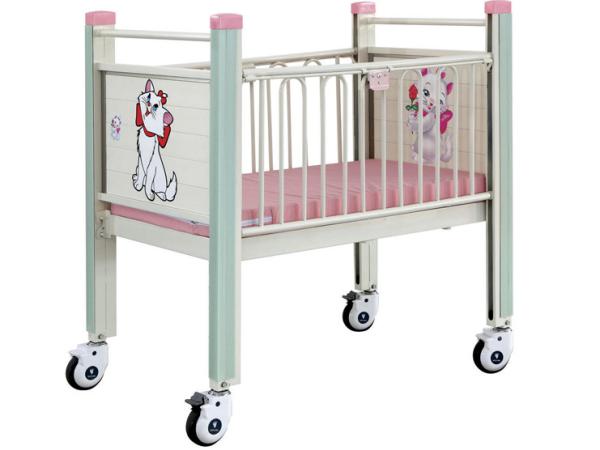 Cama de bebê móvel dos desenhos animados cor-de-rosa, cama de aço do cuidado do bebê da cola Epoxy com a cama do infante do hospital da cama de bebê do hospital do rodízio