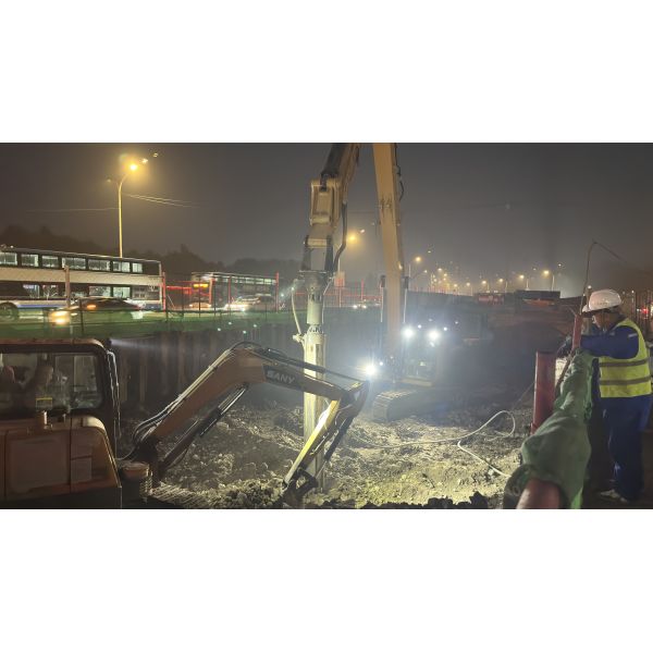 Hydraulic Vibroflot with 150Kw Power and High Compaction Efficiency for Soil Improvement ISO 9001 Certified