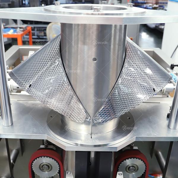 Multi-Function Vertical Food Snacks Nut Packaging Machine Snacks Food Potato Chips Packing Machine