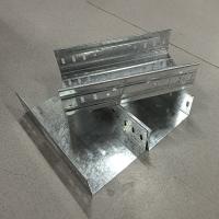 Plateau de câbles métalliques en argent de 100 mm pour l'installation murale et l'optimisation de l'espace