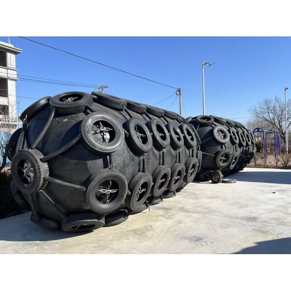 Pneumatic Rubber Fender with Heavy Duty Outer Layer for Ice Class Vessel Berthing Protection at 50kpa & 80kpa Pressure