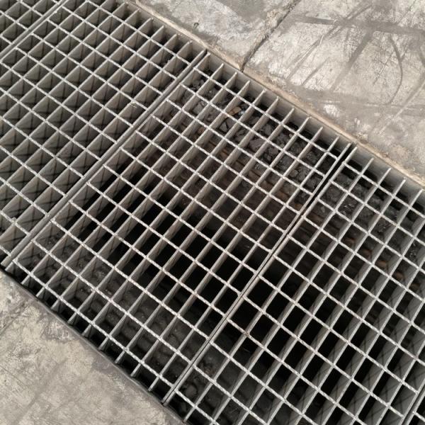 Industrial Metal Grid Grating With 40mm Earing Bar Pitch And Polished Surface Finish