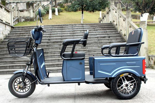 Blue color 60v32Ah battery 2 person capacity three wheel electric scooter with seat