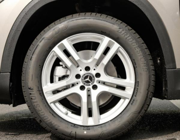 Mercedes-Benz 2023 assentos SUV compacto da porta 5 da versão 5 de GLA 200