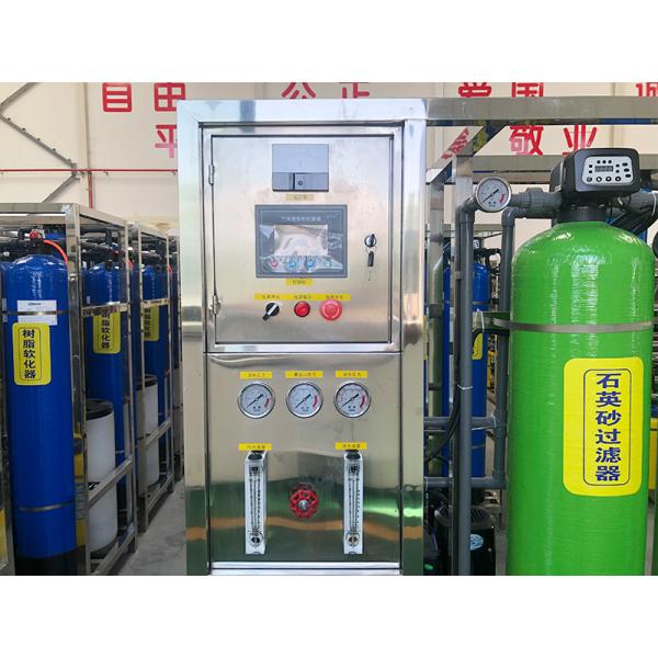 Système de traitement des filtres d'eau potable RO industriel commercial 500LPH dans une boîte en bois