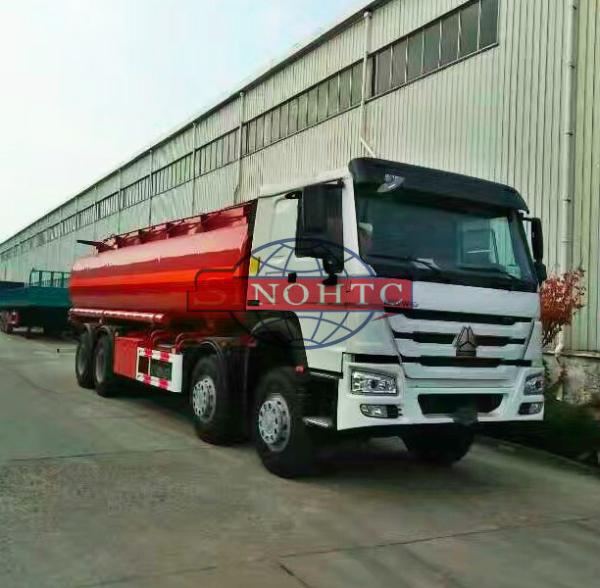 8 X 4 HOWO Oil Tanker Truck For Loading Fuel / Gasoline 6000 Gallons Volume