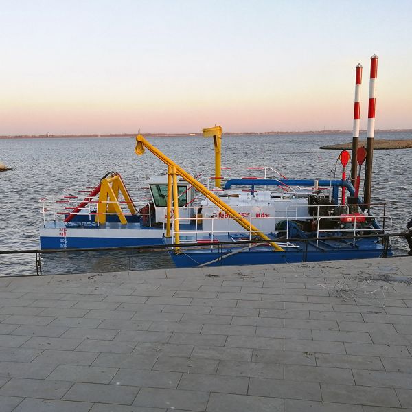 26 Inch Cutter Suction Dredger with Spud Carriage System for 6-15m Dredging Depth