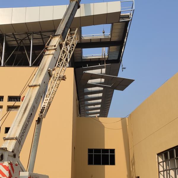 Toit en acier 950mm de cadre de l'espace de toit de la construction 820mm de cadre en métal de la lumière Q345