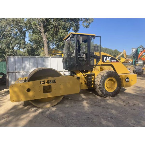 Original Japan Used Caterpillar CS-683E Single Drum Road Roller In Excellent Condition