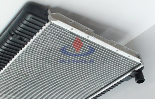 Car Radiator Of W123 / W126 280S 1976 1985 MT Of BENZ OEM 123 501 3401 / 3601