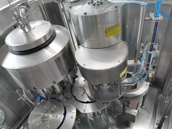 Small Capacity Rinsing Filling And Capping Machine For Glass Bottled Spirits With Crown Cap