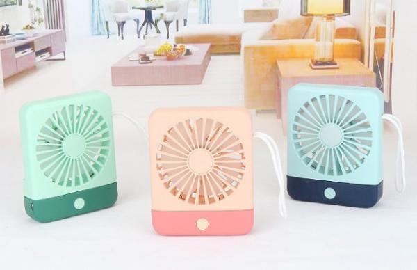 USB 300g Plastic Electronic Products , 9.5*12CM Handheld Mini Portable Fan Three Blades