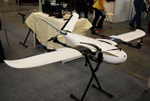 Tilting Motor Automatically VTOL Drone Tailored For Your VTOL Applications 1.8Meters Wingspan 100Mins Endurance