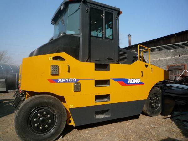 Model XS162J Vibratory Road Roller , Road Maintenance Machinery Operating Weight 16000kgs, 115Kw, Euro II