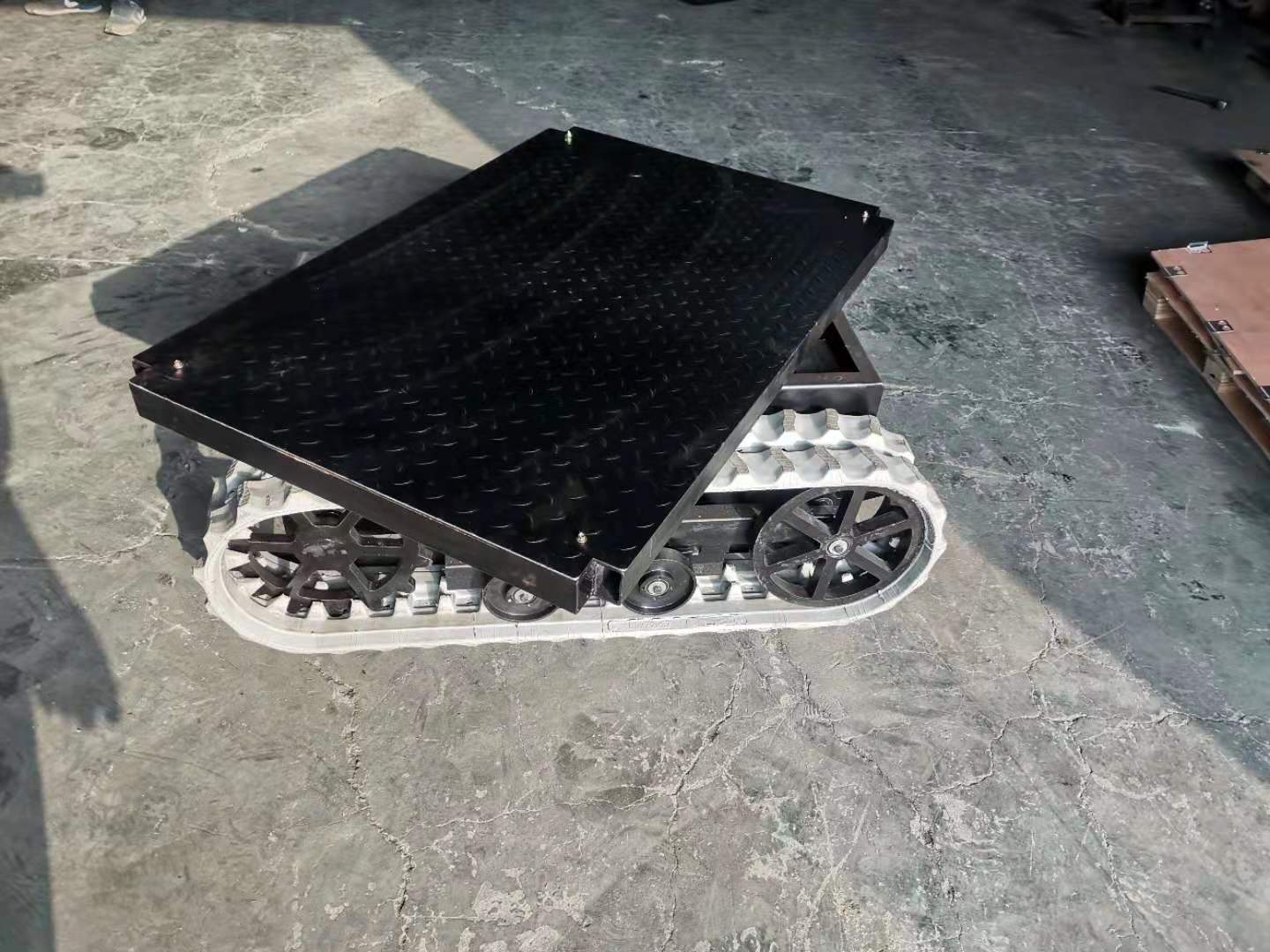 Проектировать Undercarriage следа машинного оборудования небольшой резиновый с платформой нагружая 300kg
