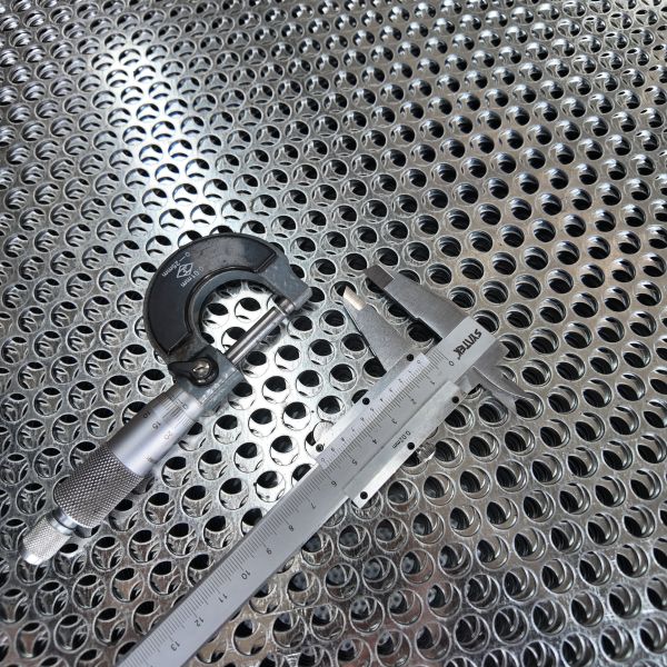 Warehouse Rack Galvanized Perforated Steel Grating Baffle 1000*2000mm