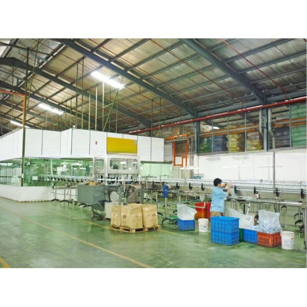 1000BPH Полный комплект PET бутылки Чистая вода Производственный завод, похвастаясь 99% точностью заполнения