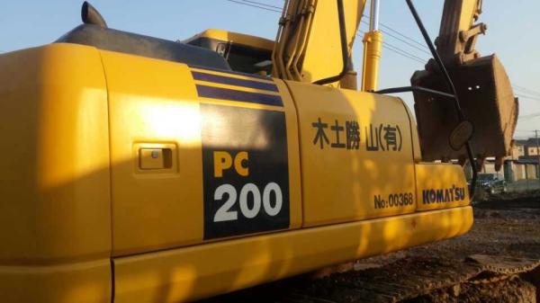 Japan used komatsu pc200-7 excavator for sale