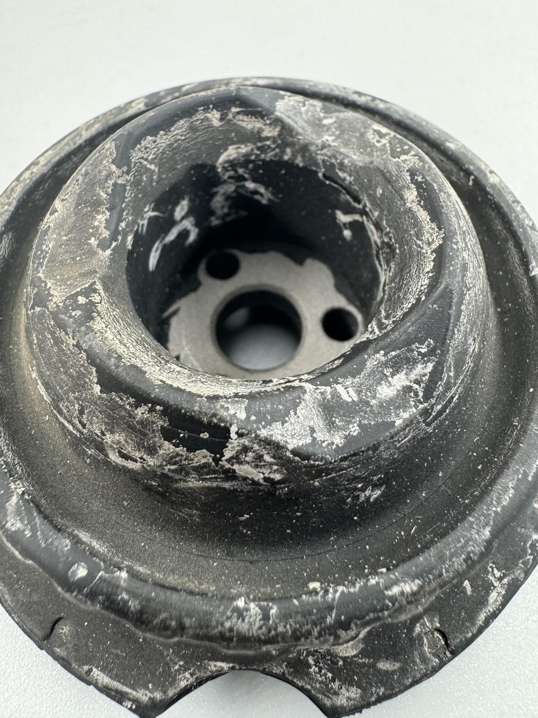 One-stop shopping front shock absorber cap 7L0 412 327 A for FAW Audi Q7