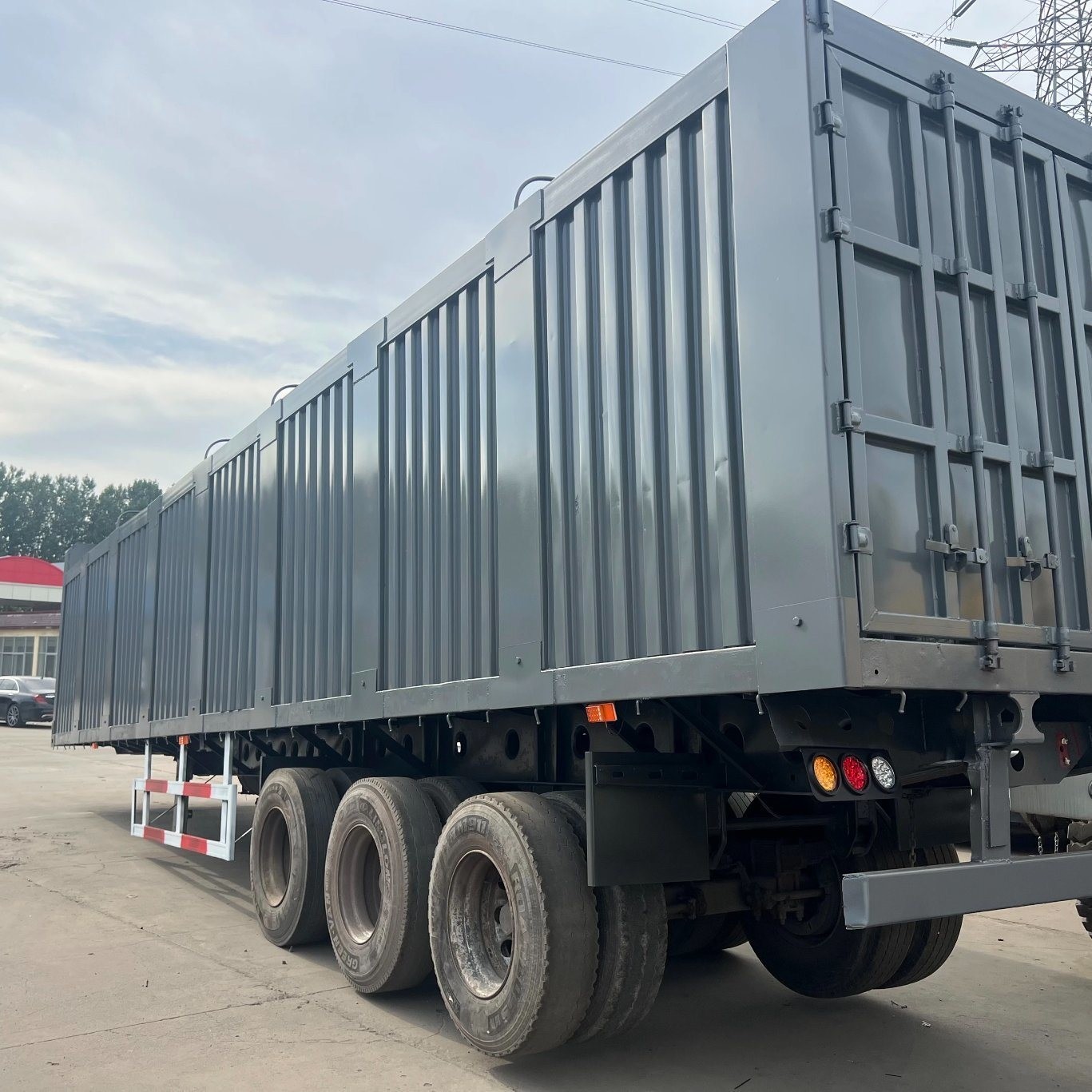 3/4 Axle Number Box Truck Half-Box Trailer with Cross Arm Type Suspension System