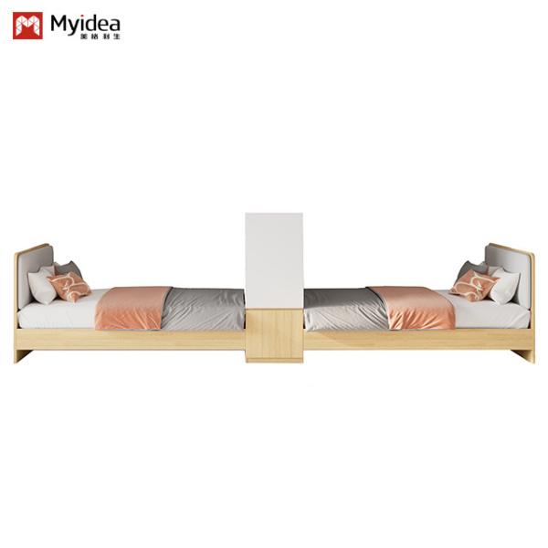 Cama de apartamento prática e isolada com encosto de couro confortável e divisores de prateleiras