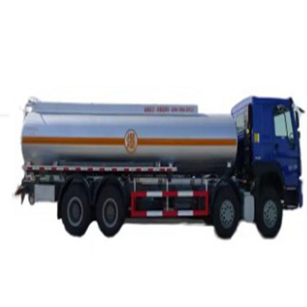 LHD RHD Oil Tanker Truck SINOTRUK 3 Axles 3 Compartments 6X4 30Cbm Loading Volume Euro II With Hydraulic System