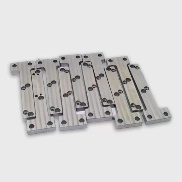 Machines à commande numérique sur mesure Pièces métalliques Motocycle Auto Pièces de tournage et de fraisage en aluminium