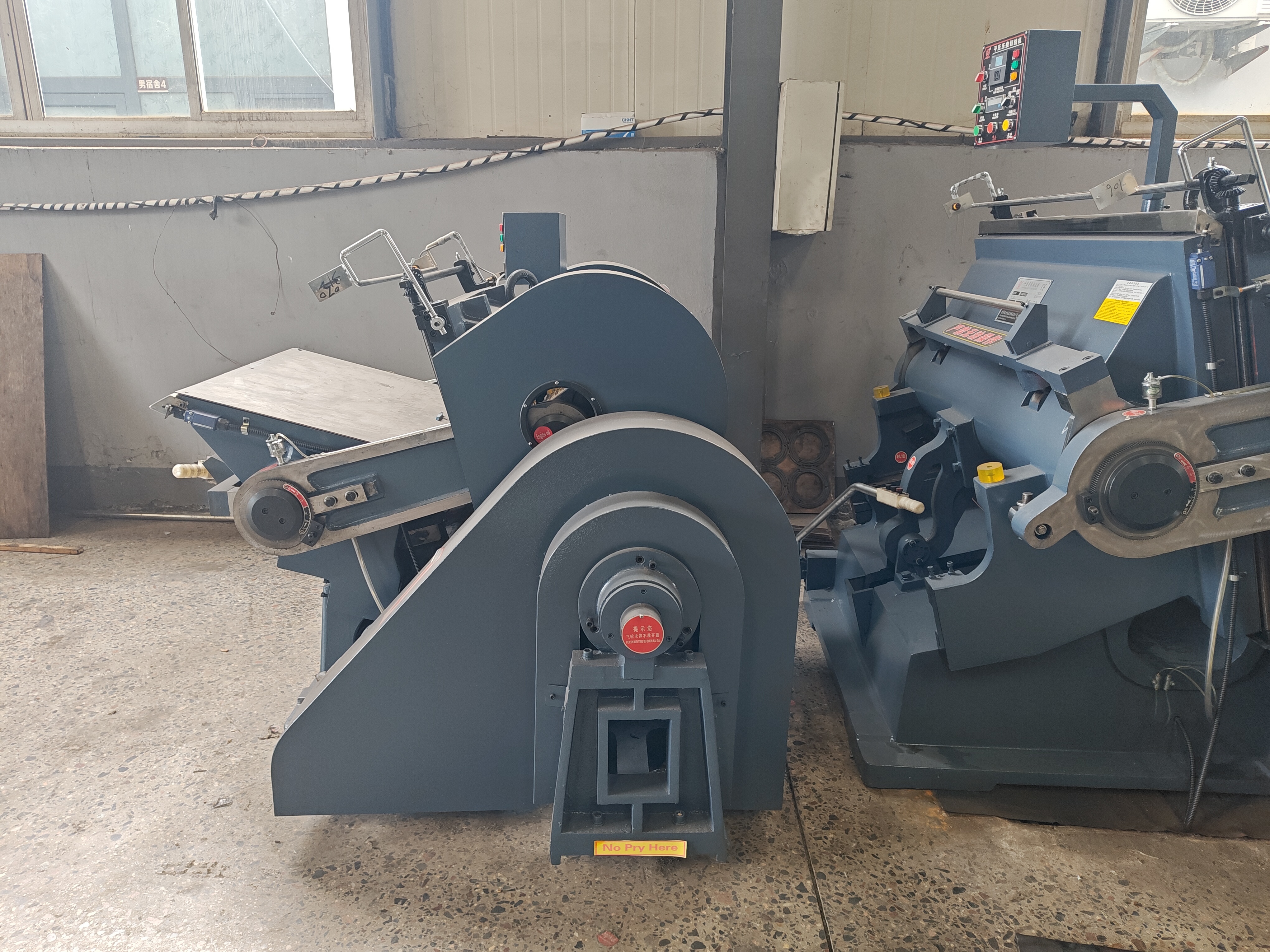Semi Automatic ML750 Die Cutting Machine with Four Insurance Parts and Electric Suction Plate Brake Clutch for 750 x 520 mm Corrugated Cartons