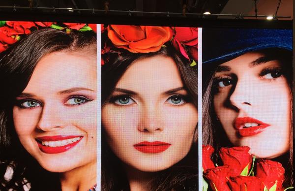 Full Color HD Led Display P1.667 P1.66 , Smooth Video Clip Full Led HD Screen CE UL