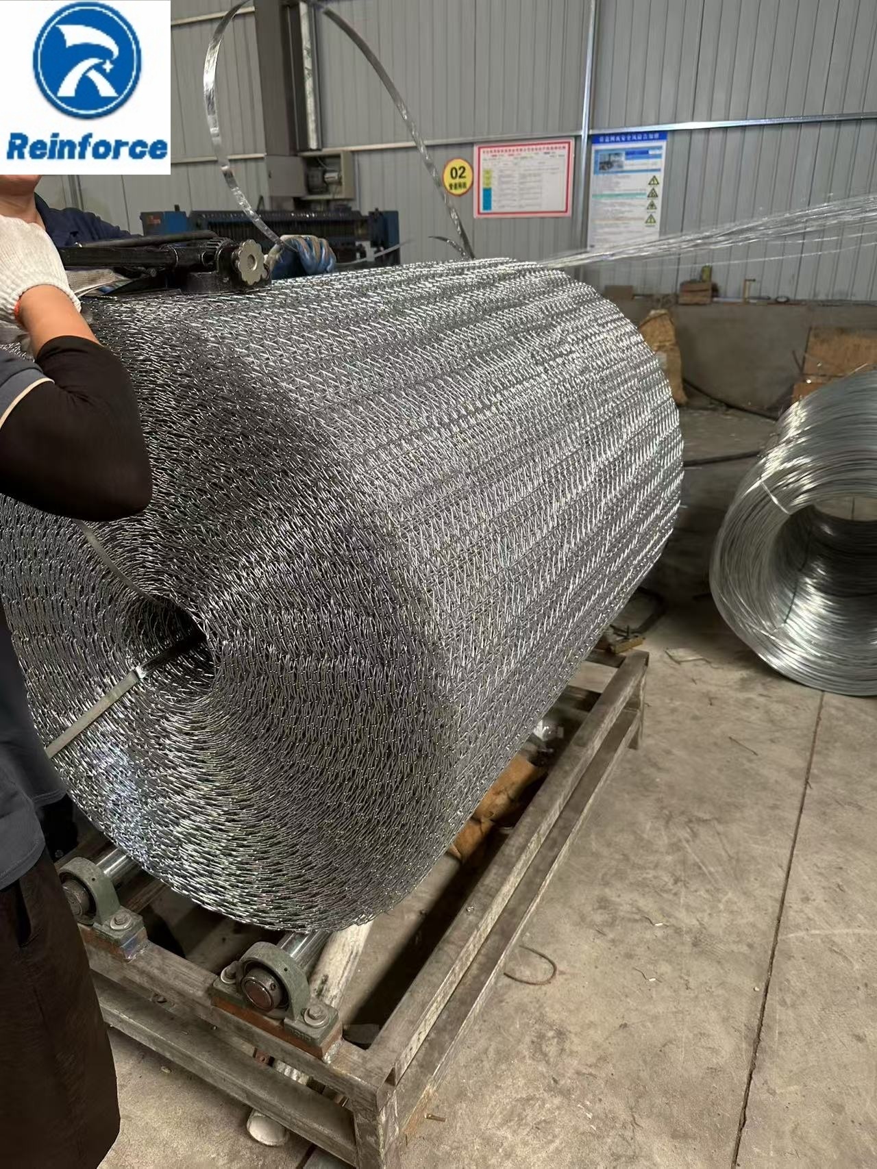 Welded Low Carbon Steel Wire Pipeline Reinforcement Mesh Roll Underground Gas Pipeline Protection Wrap