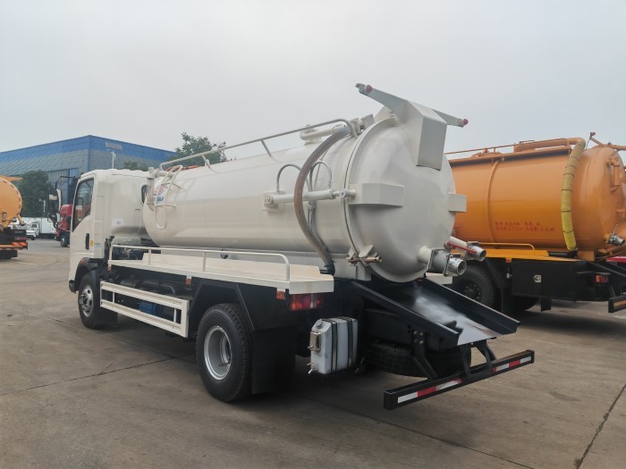 HOWO Fecal Suction Truck: Reliable Liquid Waste Management Solution