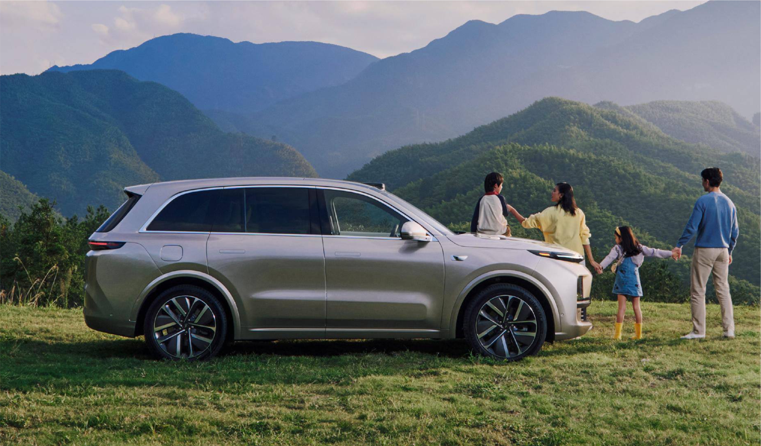 Совершенно новые электрические SUV Li 18 максимальных AWD дверей 490HP 5 6 мест Crusing выстраивают в ряд колесная база 3005mm максимальной скорости 180km/h 1200km