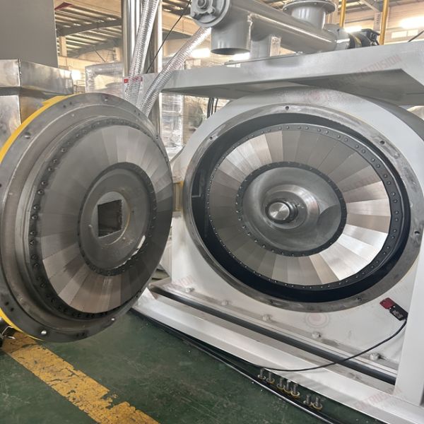 Plastic water tank rotational molding casting lining PE shredding grinder pulverizing milling machine