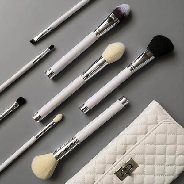 High Performing Makeup Brushes 8 Pieces Set With Durable Plastic Handle
