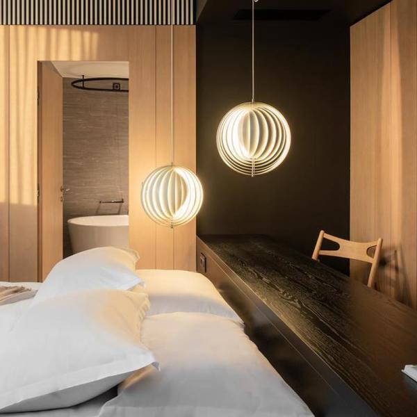 JYLINGHTING Italien Élégant 360° Rotatif Lune Lustre Cadre Carré Acrylique Rectangle Dîner Bar Décoration Lumière AC 360° Métal Moderne Suspension Lumineuse