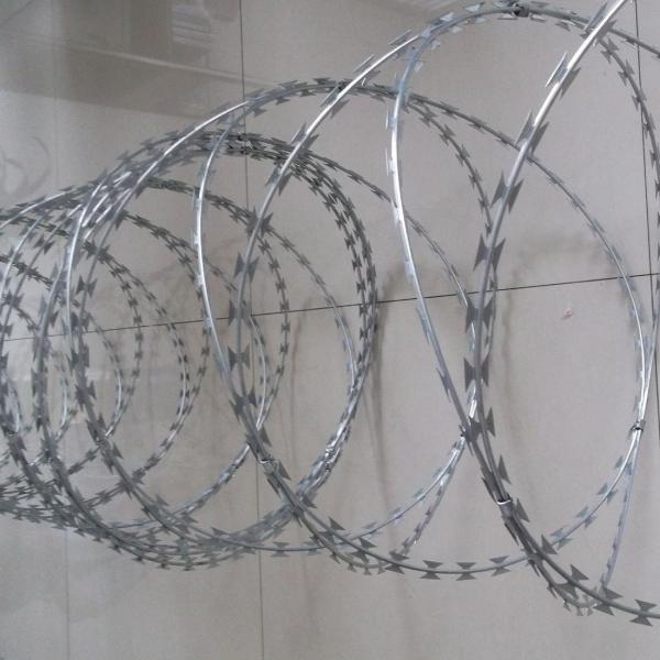 BTO-22 Galvanized 90cm Coil Diameter Concertina Razor Barbed Wire for Protection Wall