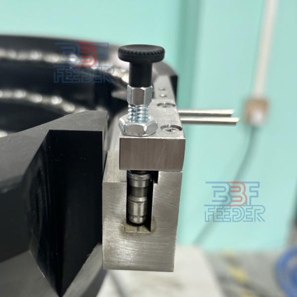 1500W pour les pièces métalliques professionnelles, vis de cuve vibrante 220V 50HZ / 110V 60Hz