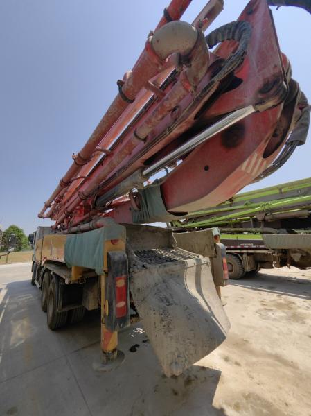 Pompes à béton semi-séchées 49m équipement lourd d'occasion camion Mercedes Benz