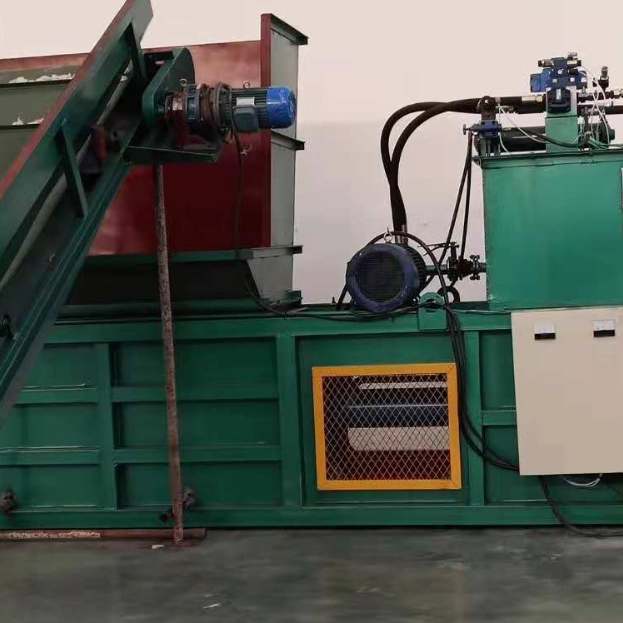 Manual vertical baling machine With 5.5 KW Motorpower And 4 Bales/H Efficiency Energy Saving