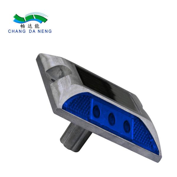 IP en aluminium 67 a actionné les goujons solaires de route de dock de route