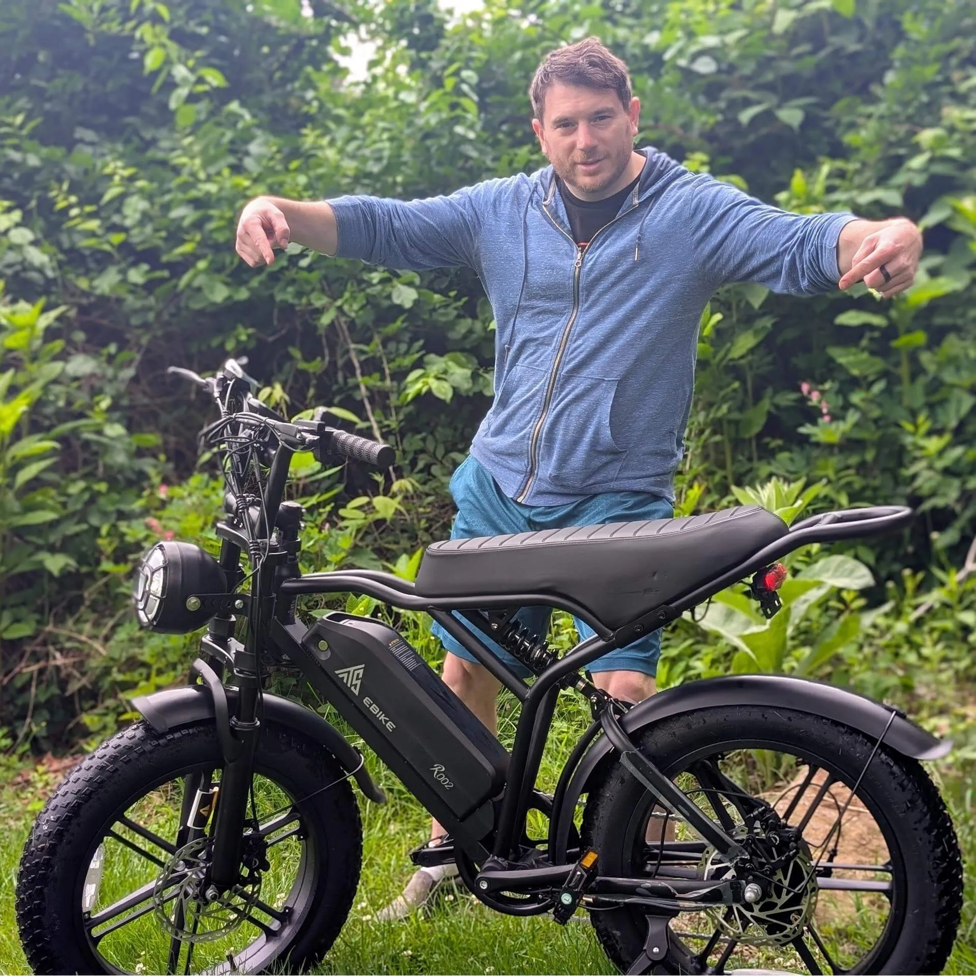 UK R002 Lithium Battery Electric Mountain Bike E Bike Electric Bike Electric Bicycle Electronic City Bike E-Bike with Long Range