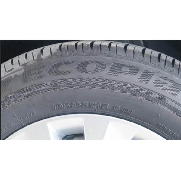 Седан 2022 мест двери 5 варианта 4 спаренного двигателя 1.8L E-CVT Toyota Corolla пионерский