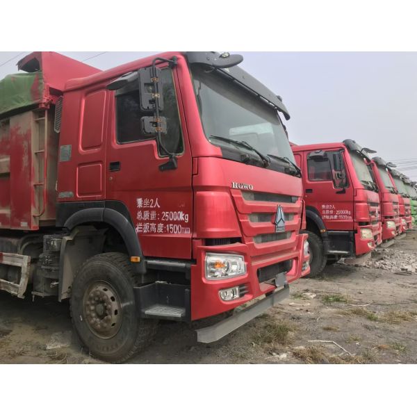 SINOTRUK 6x2 4x2 Howo Sitrak G5S 330hp Cargo Trucks for Sale