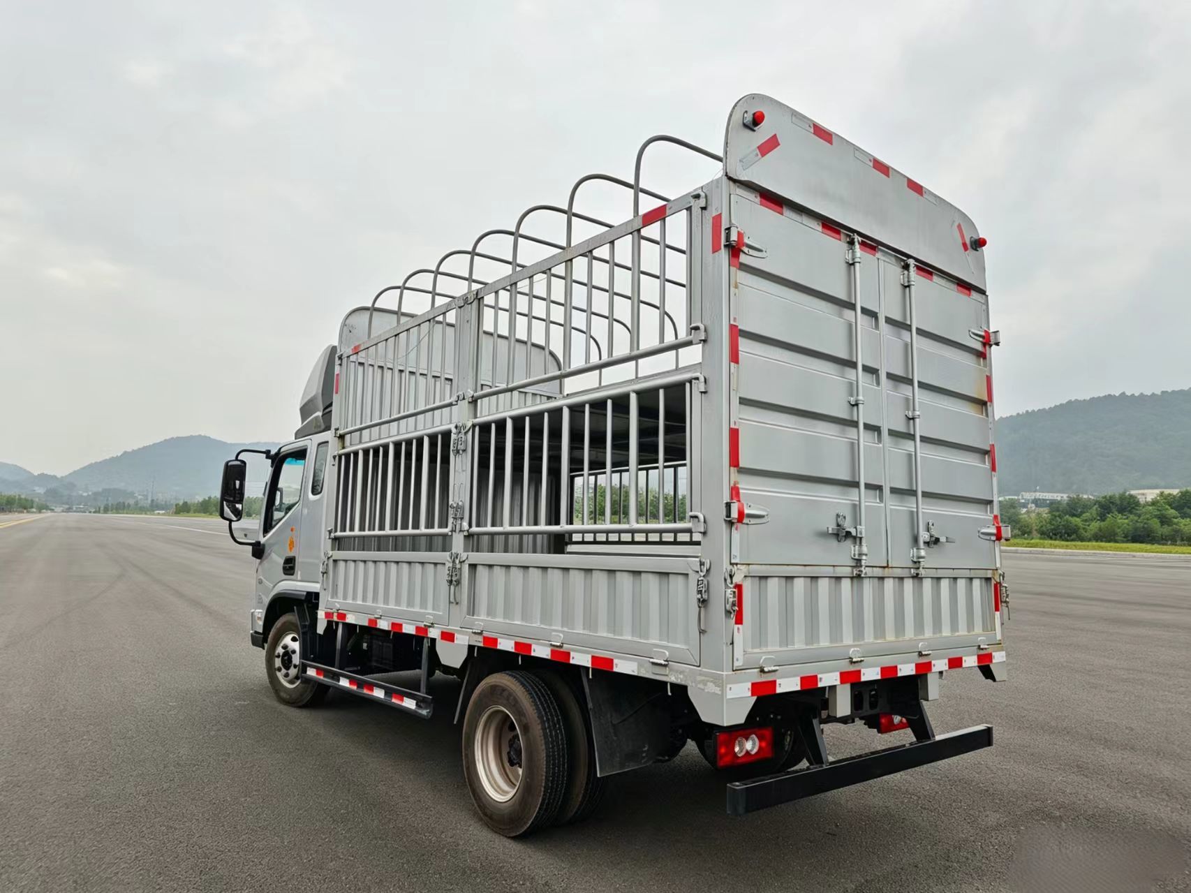 4x2 143HP Foton Aumark S1 Stake Truck - Heavy Load Cargo Truck For Fruit Vegetable And Urban Delivery