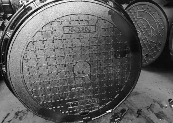 Round Ductile Iron Manhole Cover Surface Painting Rust Proof 700*800 Customized Product