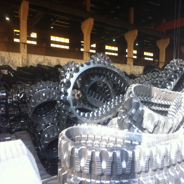 Yanmar Mini Excavator Rubber Tracks 84 Link For Construction Equipment