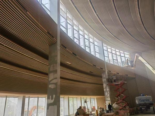 Conference Hall Entrance Lobby Column Bronze Gold Powder Coating Aluminum Circle Board